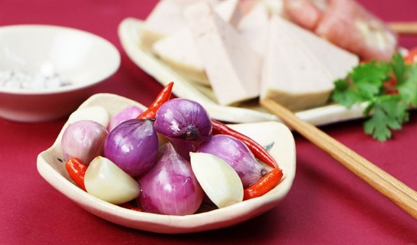 Mách chị em cách&nbsp;muối dưa hành giòn ngon không hăng, để được lâu không nổi váng-4