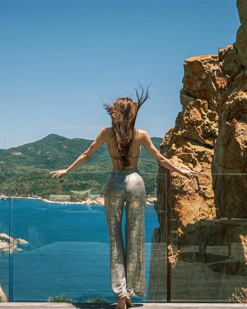 4 mỹ nhân Việt có vòng hông quả táo uốn lượn, diện đồ ôm nhẹ cũng sexy điên đảo-4