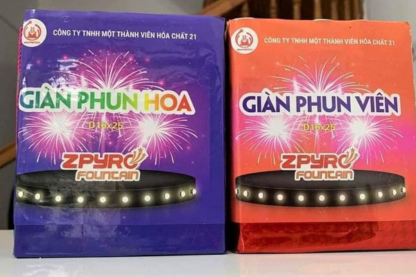 Cậu bé bất lực nhìn pháo hoa bay thẳng vào nhà khiến em gái la hét-1