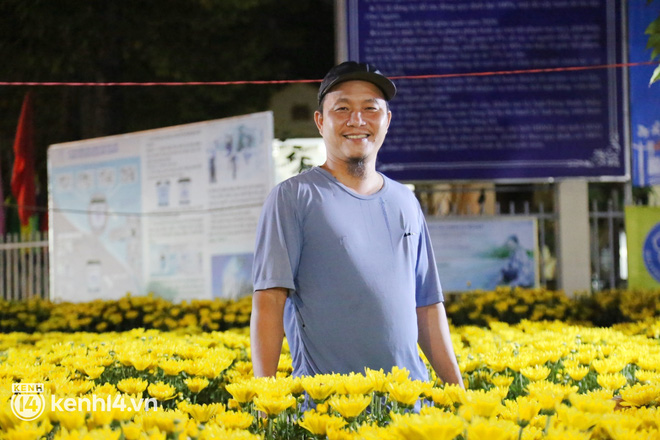 Gặp lại anh Minh xăm trổ với content cưng xỉu chiều ngồi bán rau, tối đứng bán hoa: Mua nhanh chốt lẹ, 29 Tết tăng giá gấp đôi!-15