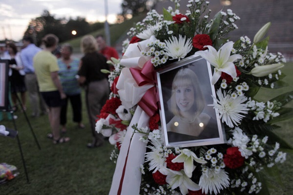 Khoảnh khắc kinh hoàng: Nữ phóng viên bị bắn chết trên sóng truyền hình trực tiếp, giây phút ngã gục bị trình chiếu cho hàng triệu người xem-6