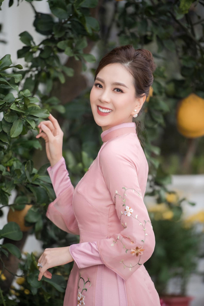 Không hổ danh nữ MC đẹp nhất VTV, Mai Ngọc sánh vai cùng hai Hoa hậu nhưng nhan sắc không hề kém cạnh-1