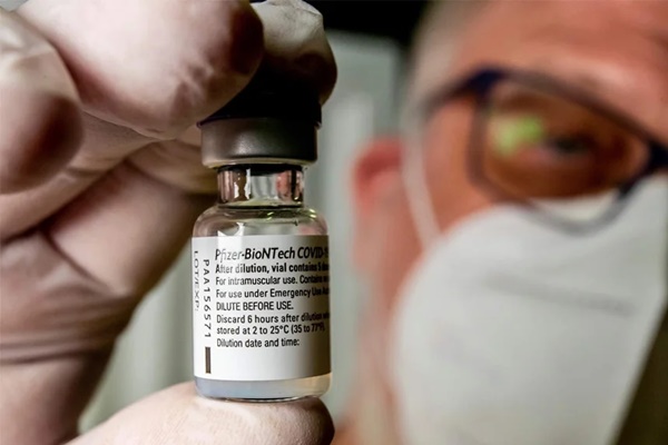 Kháng thể chống Omicron của mũi 3 vaccine Pfizer kéo dài bao lâu?-1