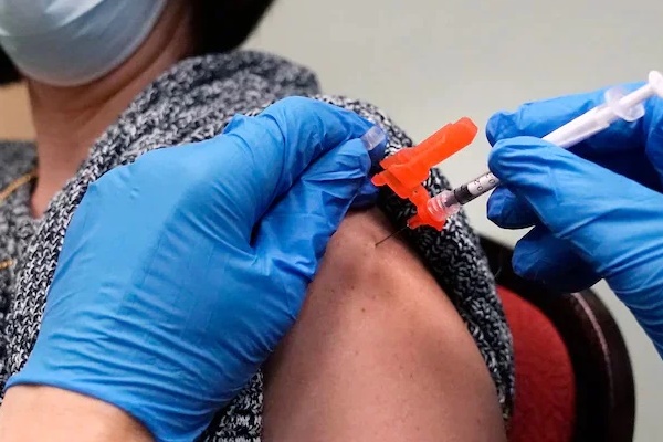 Kháng thể chống Omicron của mũi 3 vaccine Pfizer kéo dài bao lâu?-2