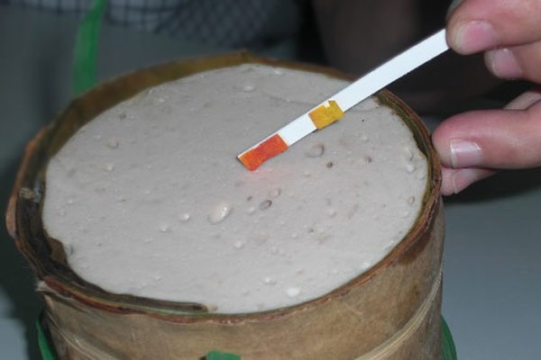 Mua giò lụa về ăn Tết, thấy giò có dấu hiệu này tuyệt đối không mua vì vừa kém ngon lại dễ chứa chất độc gây suy gan thận, thậm chí vô sinh-3