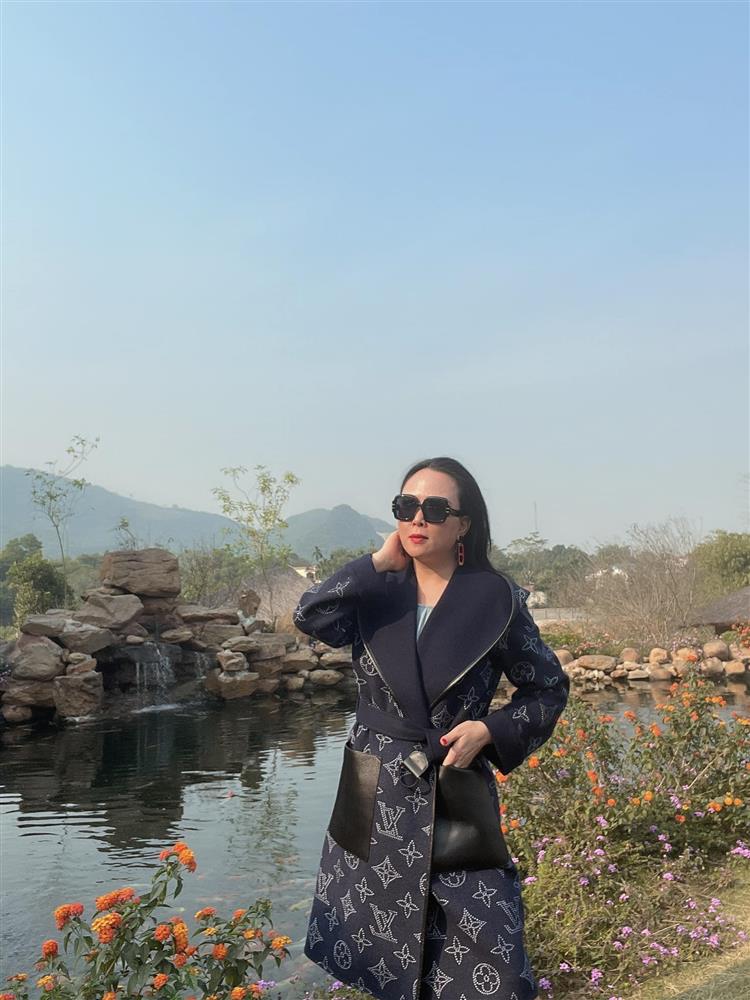 Mùa đông của Phượng Chanel thế nào: Đồ gì cũng được nhưng logo phải to!-11