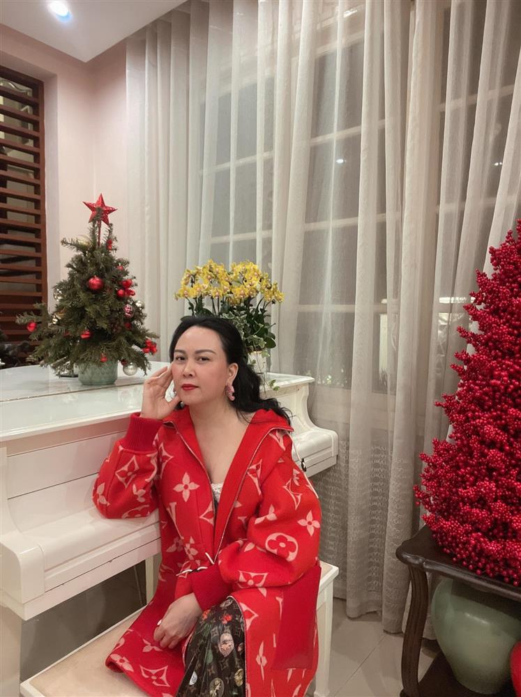 Mùa đông của Phượng Chanel thế nào: Đồ gì cũng được nhưng logo phải to!-3