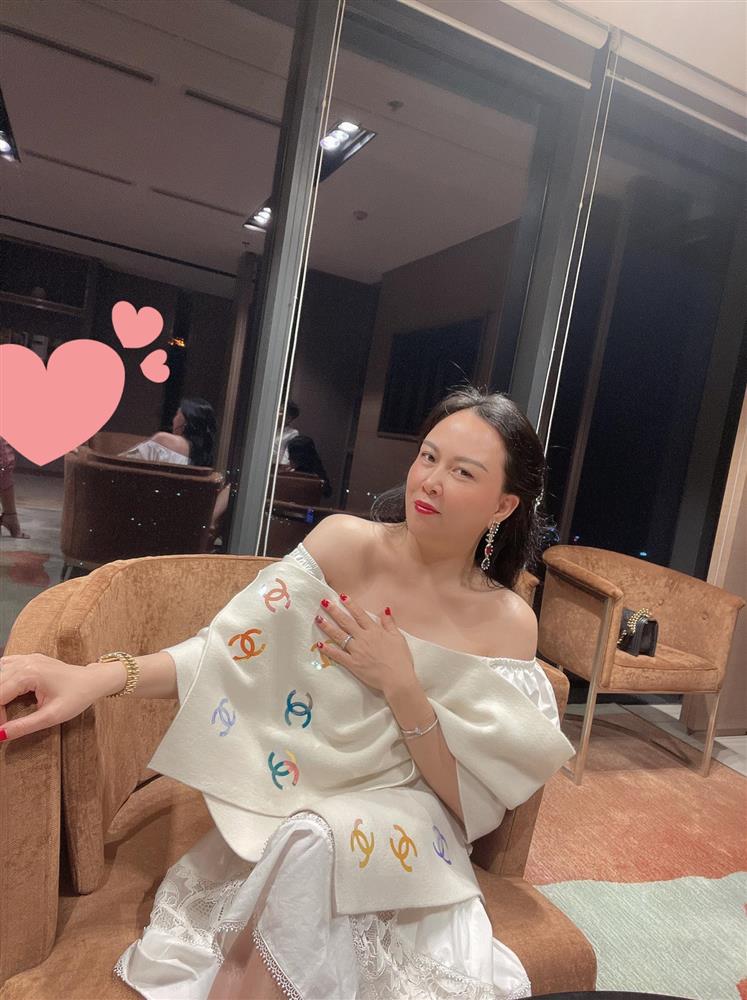 Mùa đông của Phượng Chanel thế nào: Đồ gì cũng được nhưng logo phải to!-8