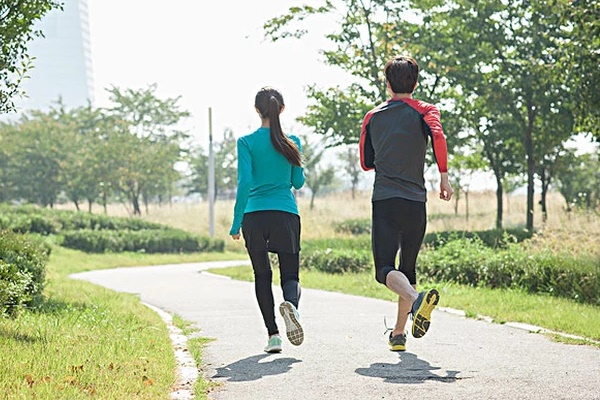 Người đàn ông nổi mụn cứng trên tay, ngứa ngáy suốt 2 năm trời nhưng không ngờ rằng mình đã bị nhiễm virus HPV-3