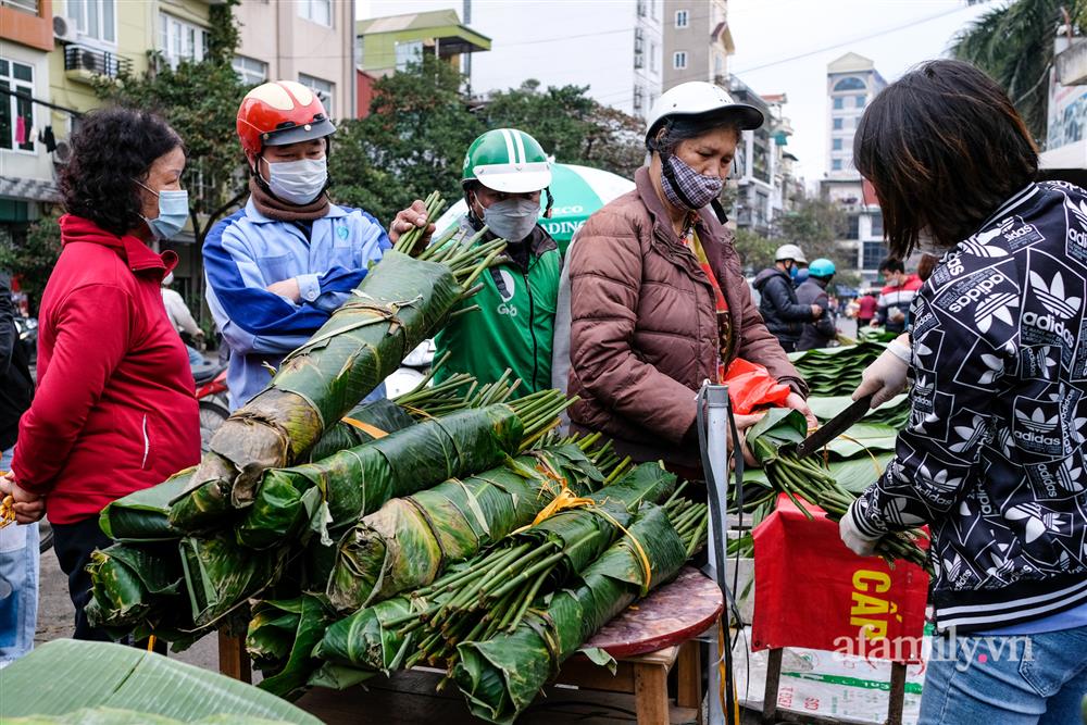24 Tết đi chợ lá dong lâu đời nhất Hà Nội: Đìu hiu khách mua, giá bán tăng gấp đôi năm ngoái-4