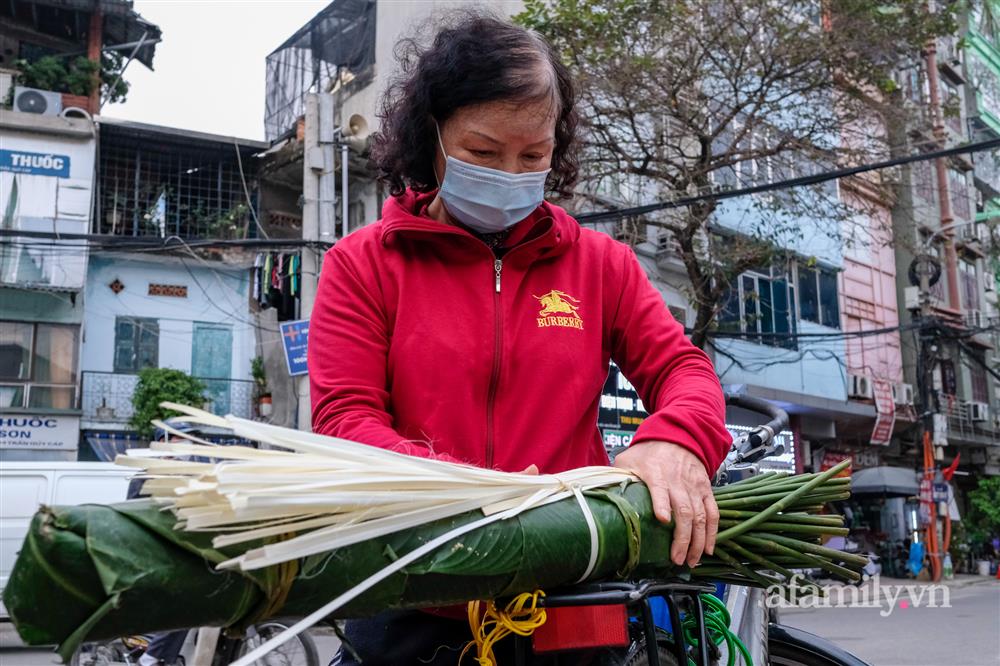 24 Tết đi chợ lá dong lâu đời nhất Hà Nội: Đìu hiu khách mua, giá bán tăng gấp đôi năm ngoái-10