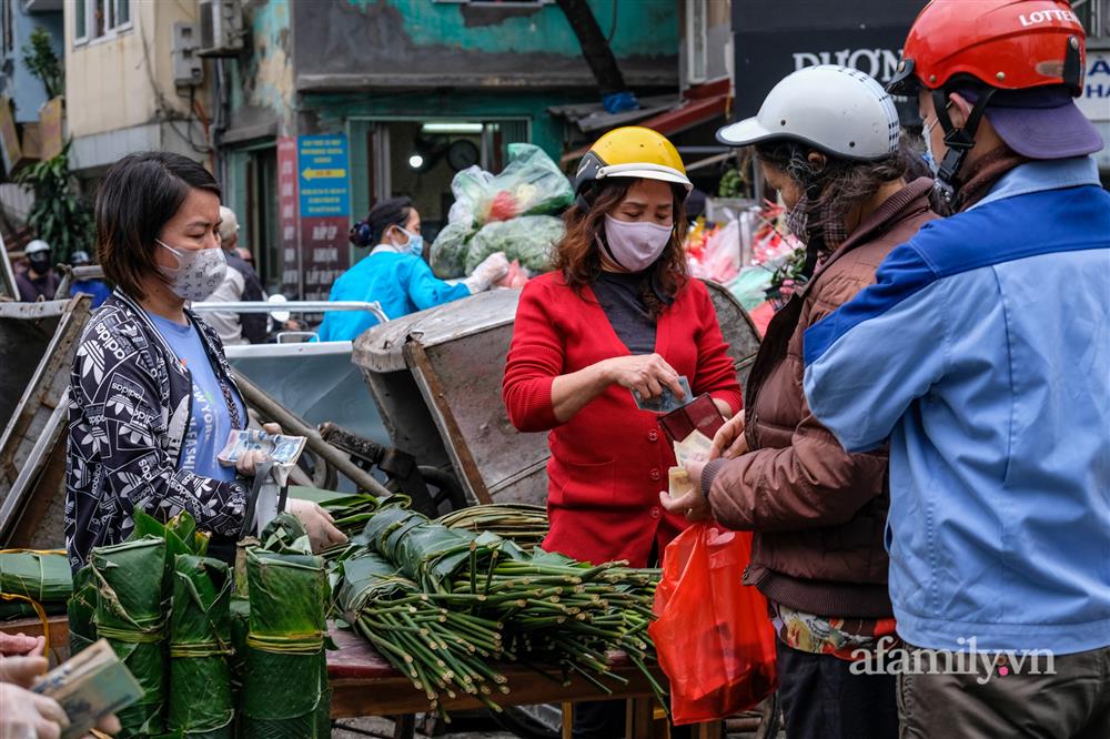 24 Tết đi chợ lá dong lâu đời nhất Hà Nội: Đìu hiu khách mua, giá bán tăng gấp đôi năm ngoái-7