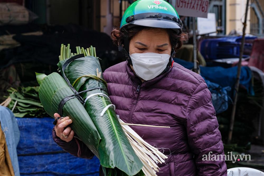 24 Tết đi chợ lá dong lâu đời nhất Hà Nội: Đìu hiu khách mua, giá bán tăng gấp đôi năm ngoái-8