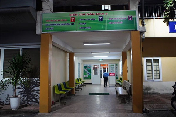 Vụ bé gái 3 tuổi bị nhân tình của mẹ đóng đinh vào đầu: Ông nội tiết lộ điểm lạ trên đầu cháu gái-4