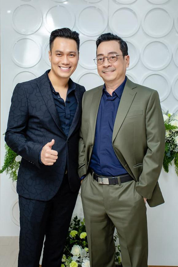 Việt Anh tới viếng mộ NSND Hoàng Dũng, làm 1 hành động khiến ai cũng nghẹn ngào-3