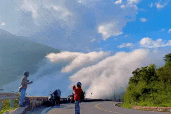 Xuất hiện 'thác mây' tại Việt Nam khiến nhiều người ngỡ ngàng vì quá đẹp