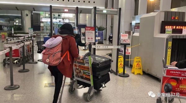 Bị bố ruột xâm hại nhiều lần, cô gái mách mẹ nhưng chỉ nhận được câu trả lời gây hoang mang, tuổi thơ kẹt giữa cuộc chiến tình - tiền khiến dư luận dậy sóng-8