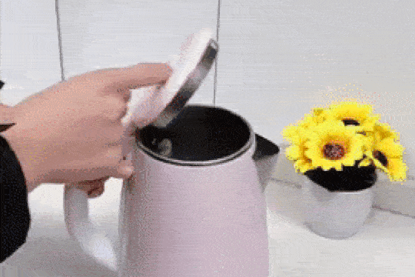 Dùng bình siêu tốc mà không ghim ngay cách vệ sinh này thì chẳng khác nào đang nuôi ổ vi khuẩn!