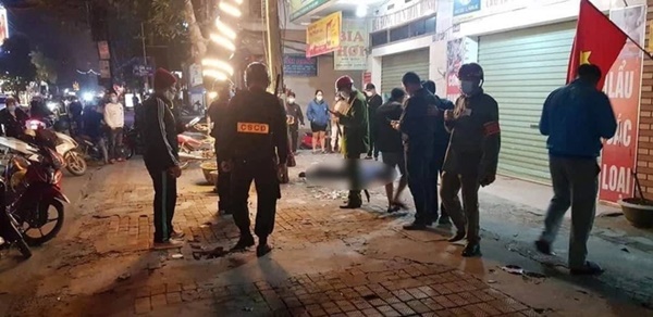 Clip: Người đàn ông bị đâm, hành hung tử vong ngay tại quán bia ven đường-1