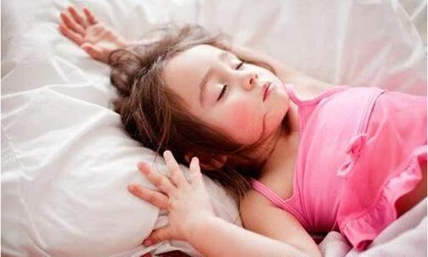Có nên đánh thức trẻ dậy đi tiểu tiện vào ban đêm? Nhiều bậc cha mẹ đã lựa chọn sai-1