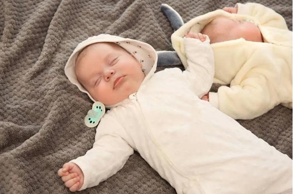 Bé bao nhiêu tuổi thì được dùng gối? Mẹ mới sinh đừng lo lắng, sử dụng không đúng thời điểm sẽ ảnh hưởng đến sự phát triển của trẻ-2