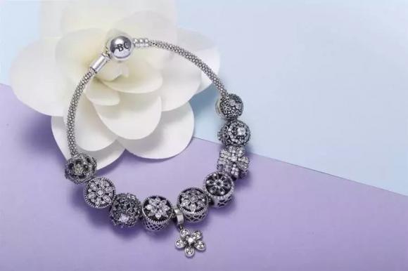 Tôi mua thêm kem đánh răng mỗi khi giá rẻ, nó có 8 công dụng thần kỳ tại nhà để giải quyết mọi rắc rối nhỏ nhặt trong cuộc sống-8