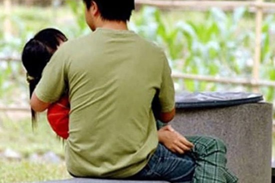 Bé gái nhiều lần gặp ác mộng khi mơ thấy anh trai, hậu quả tố cáo việc làm đồi bại của gã anh đối với đứa trẻ