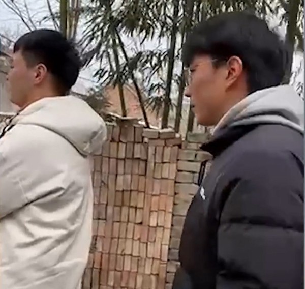 Thanh niên về quê đi xem mắt, đợi 1 tiếng xếp hàng phải ra về, nhà gái đưa ra lý do khiến dân mạng phẫn nộ-1