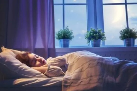 3 thói quen xấu trước khi ngủ này đang 'đánh cắp' chiều cao của con mà một số bố mẹ không nhận ra