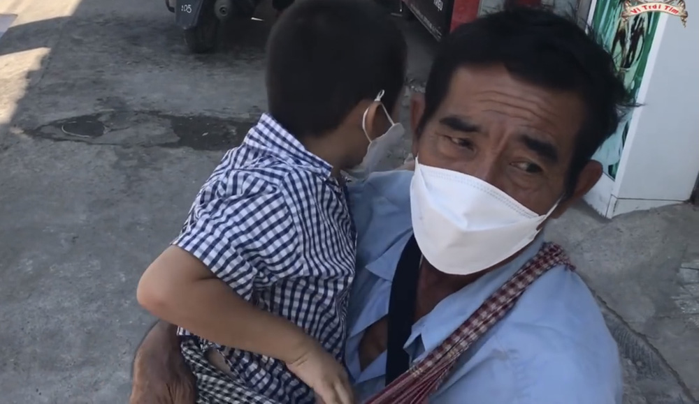 Bất ngờ trúng số, ông chú giàu có chẳng bao lâu lại phải ra đường đi xin vì biến cố-1