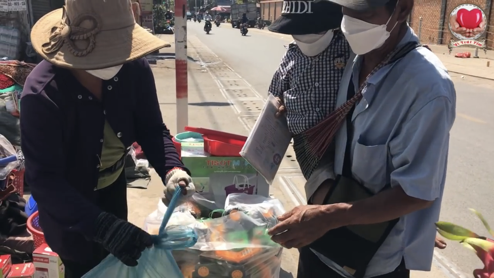 Bất ngờ trúng số, ông chú giàu có chẳng bao lâu lại phải ra đường đi xin vì biến cố-4