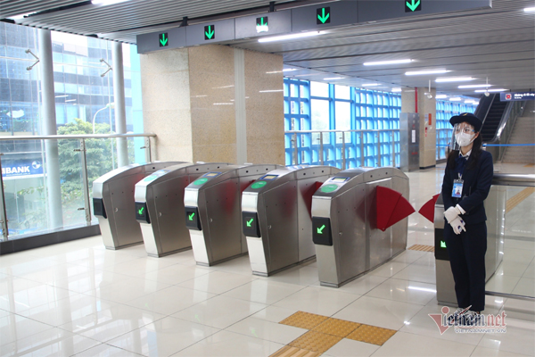 Tàu Cát Linh đột ngột dừng trong mưa: Do chuyển từ lái tự động sang có người điều khiển?-2