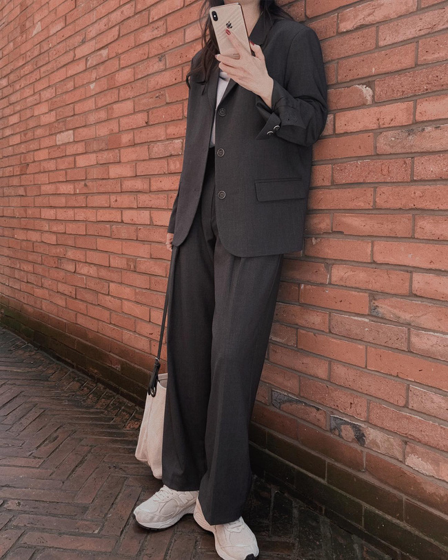 Mua giày thể thao diện Tết, bạn hãy mix với 12 kiểu trang phục này để trông sang chảnh chứ không bị phủi bụi quá-2