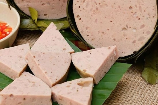 Mua giò lụa về ăn Tết, thấy giò có dấu hiệu này tuyệt đối không mua vì vừa kém ngon lại dễ chứa chất độc gây suy gan thận, thậm chí vô sinh