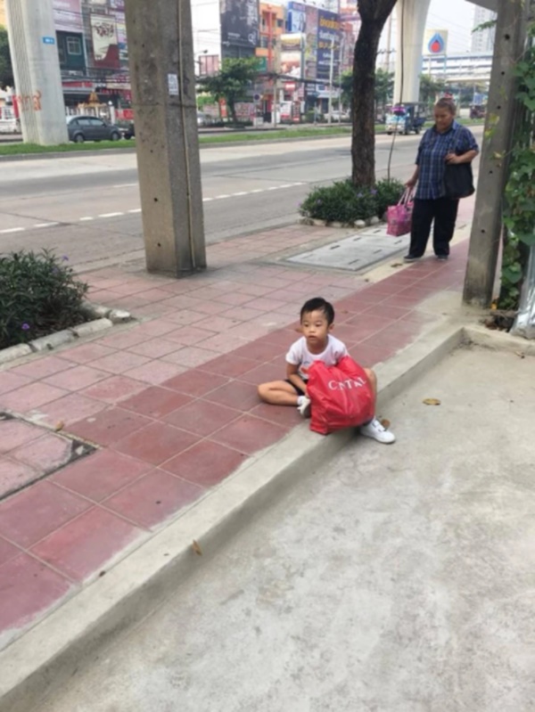 Con quá lười học, cặp vợ chồng nảy ra cách dạy dỗ bá đạo khiến cộng đồng mạng thán phục-2