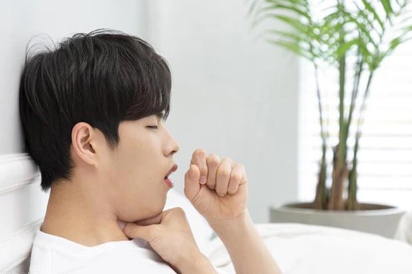 2 biểu hiện bất thường ở cổ họng cho thấy phổi đang bị tổn thương nhưng nhiều người lại nhầm lẫn với bệnh viêm họng-1