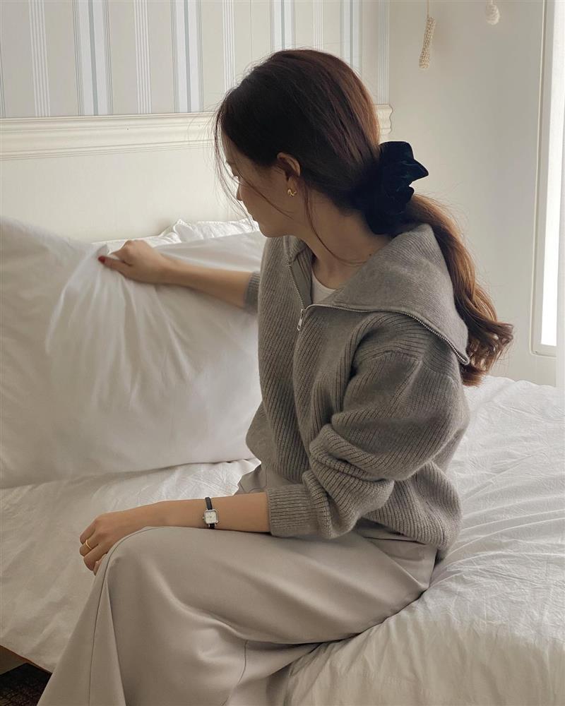 Nàng tóc xoăn đừng xõa xượi nguyên Tết, có 3 cách tạo kiểu cực sang chảnh để áp dụng-4