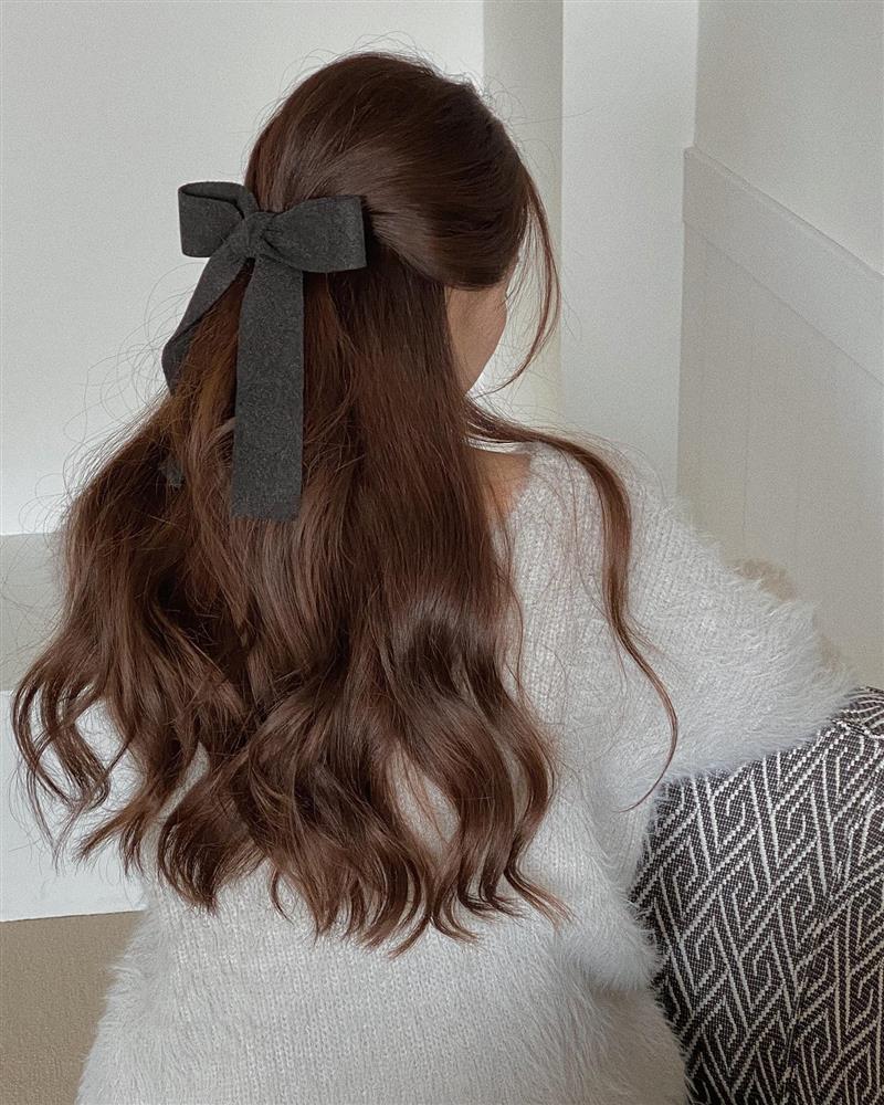 Nàng tóc xoăn đừng xõa xượi nguyên Tết, có 3 cách tạo kiểu cực sang chảnh để áp dụng-6