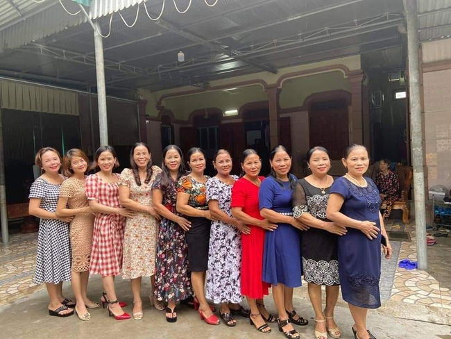 Cuộc đua sinh nhiều con gái nhất cuối cùng đã ngã ngũ với phần thắng thuộc về Hà Tĩnh: 1 gia đình có tới 19 người con, trong đó có 14 công chúa-3