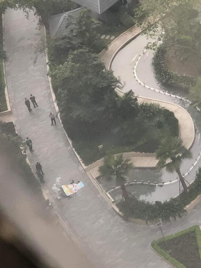 Hà Nội: Sau tiếng động lớn, phát hiện người đàn ông tử vong dưới sân chung cư-2