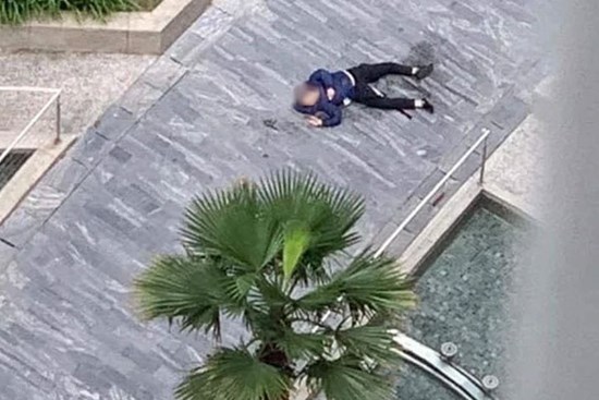 Hà Nội: Sau tiếng động lớn, phát hiện người đàn ông tử vong dưới sân chung cư