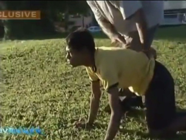 Câu chuyện về 4 đứa trẻ rừng xanh được bầy khỉ cứu, hành xử như chó, tưởng mình là gà suốt 8 năm-2