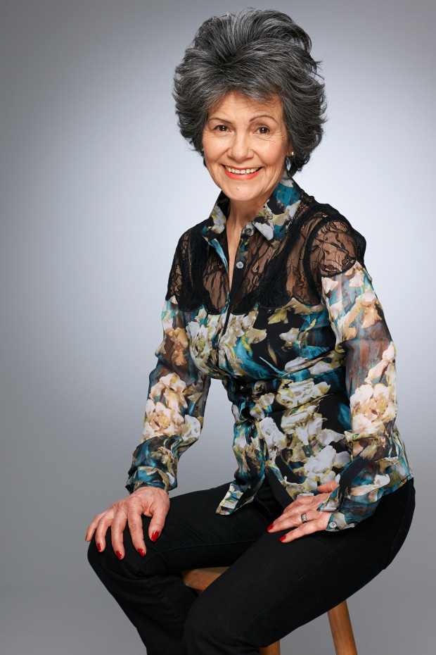 Câu chuyện về 4 đứa trẻ rừng xanh được bầy khỉ cứu, hành xử như chó, tưởng mình là gà suốt 8 năm-4