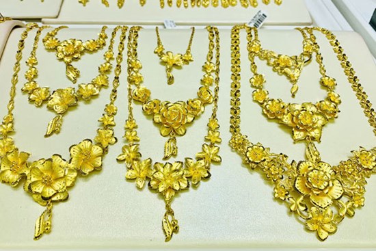 Giá vàng hôm nay 28/1: USD tăng dữ dội, vàng lao dốc