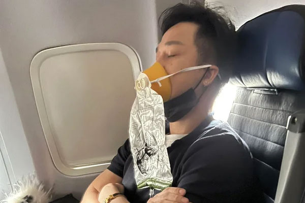 Nam ca sĩ Vbiz dương tính Covid-19 lần 2, nguyên nhân gây ra khó thở và ngất lịm trên máy bay-5