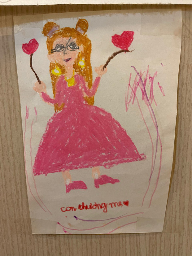 Vụ bé gái 8 tuổi ở TP.HCM: Lặng người những bức tranh cùng dòng chữ Mẹ yêu của con, con yêu mẹ rất nhiều-3