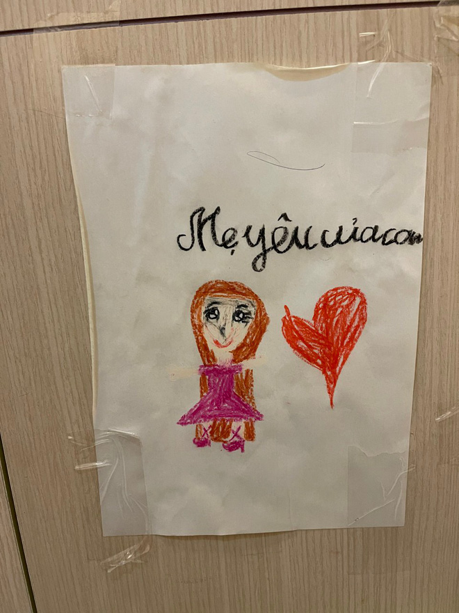 Vụ bé gái 8 tuổi ở TP.HCM: Lặng người những bức tranh cùng dòng chữ Mẹ yêu của con, con yêu mẹ rất nhiều-4