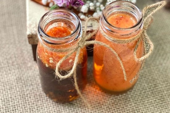 Có 2 chai nước chấm này, Tết thoải mái 