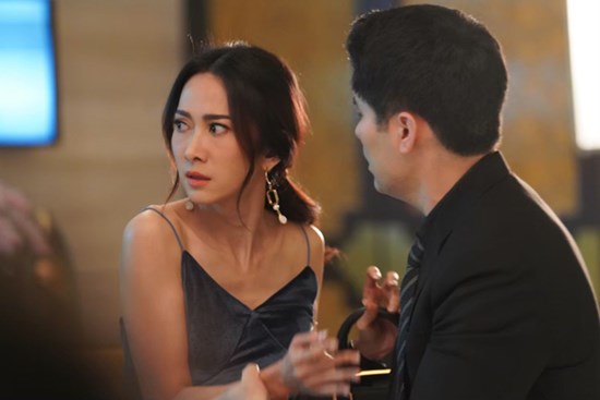 Đi tất niên đồng nghiệp kích đểu hỏi Tết biếu bố mẹ vợ bao nhiêu, tôi lắc đầu rồi rỉ tai vợ bạn câu này khiến hắn tái mặt