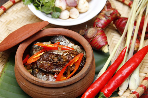 Hoa giấy chơi Tết cả triệu đồng mỗi cây, nghệ nhân làm đêm ngày vẫn không đủ hàng bán-11